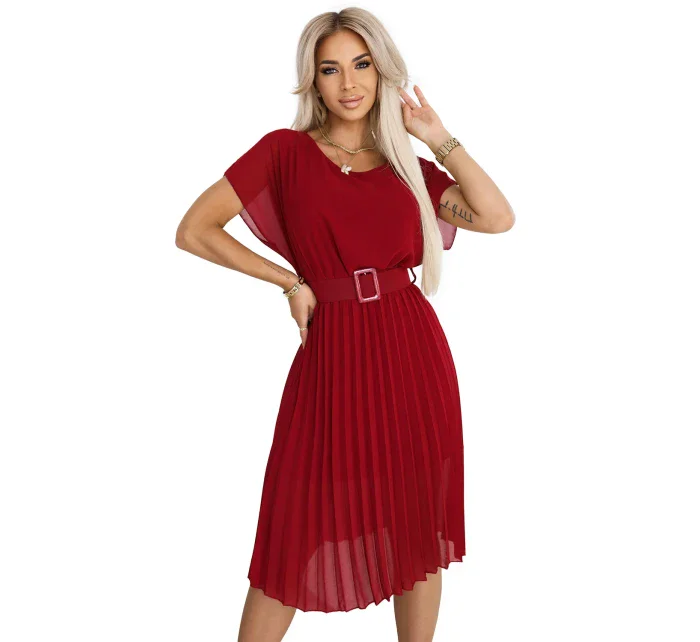 MIA Plisované šifonové midi šaty se širokým páskem model 21108244 - numoco basic MIA Plisované šifonové midi šaty se širokým páskem model 21108244 - numoco basic