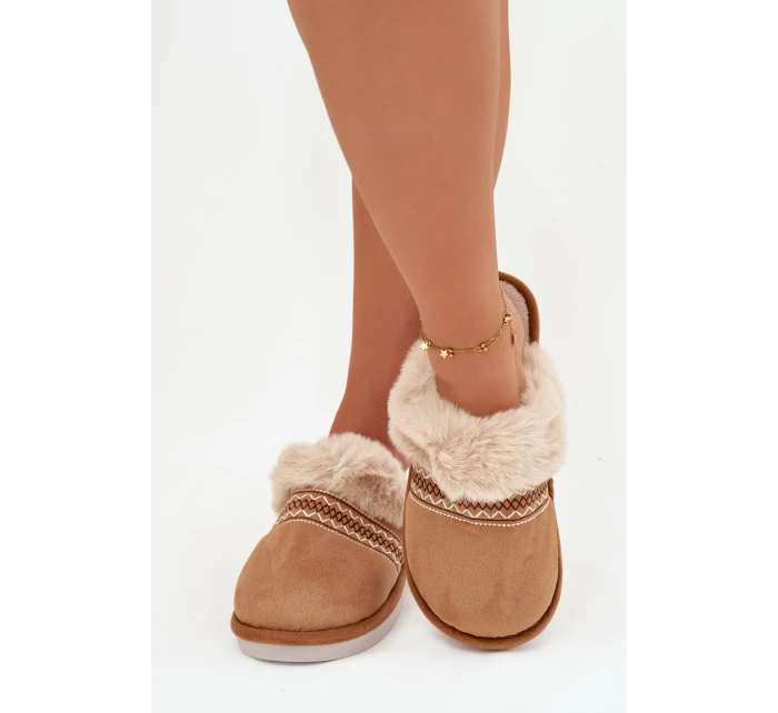 Dámské pantofle s kožešinou a výšivkou Camel Devianne Dámské pantofle s kožešinou a výšivkou Camel Devianne