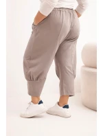 Dámské kalhoty Plus Size s nízkým model 21924475 a gumou v pase fango - K-Fashion