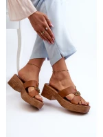 Zazoo 40412 Kožené elegantní dámské žabky s zlatým ozdobou hnědé