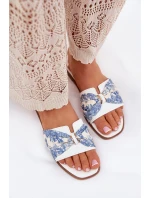 Dámské Pantofle Na Plochém Podpatku S Mašlí Bílé model 21702412 - Boto Dámské Pantofle Na Plochém Podpatku S Mašlí Bílé model 21702412 - Boto