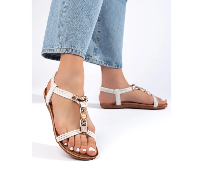 Praktické bílé sandály dámské na plochém podpatku Praktické bílé sandály dámské na plochém podpatku