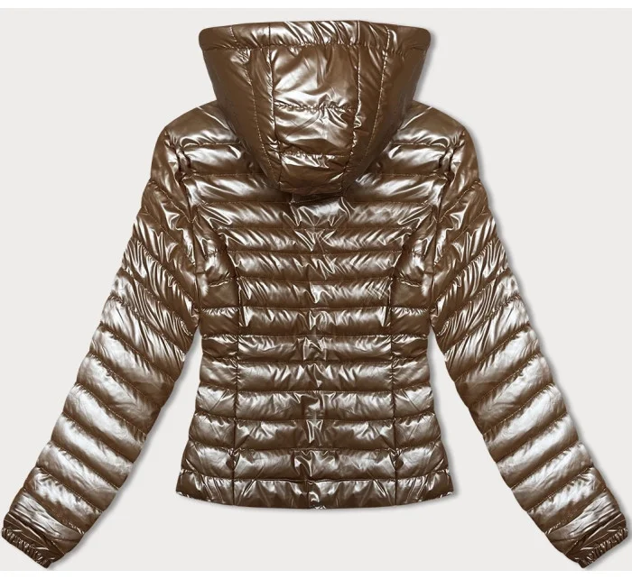 Prošívaná dámská bunda v karamelové barvě s kapucí (16M9106-84)