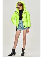 Krátká dámská zimní bunda v neonově žluté barvě s kapucí model 21242657 - Ann Gissy Krátká dámská zimní bunda v neonově žluté barvě s kapucí model 21242657 - Ann Gissy