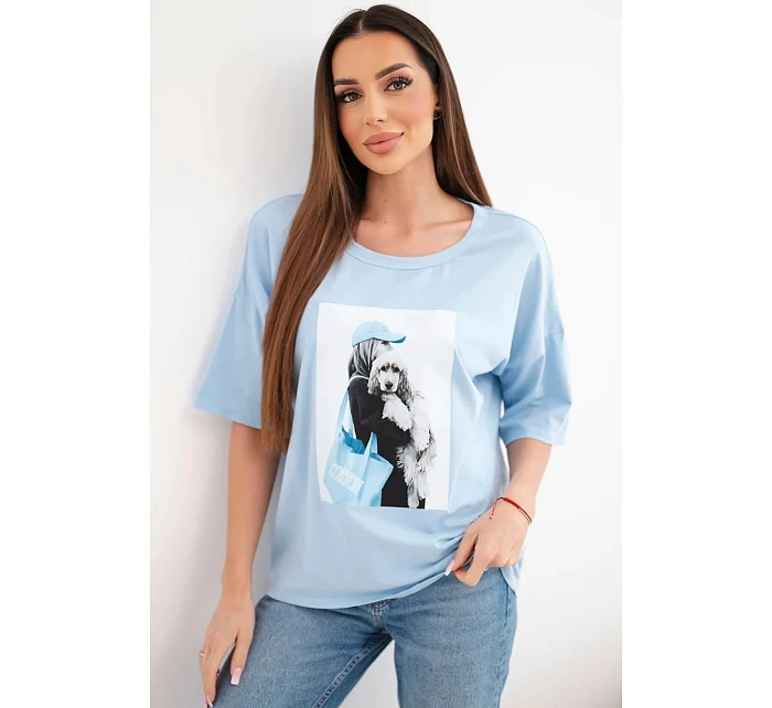 Dámská bavlněná oversize halenka s krátkým rukávem a módním potiskem modrá Dámská bavlněná oversize halenka s krátkým rukávem a módním potiskem modrá
