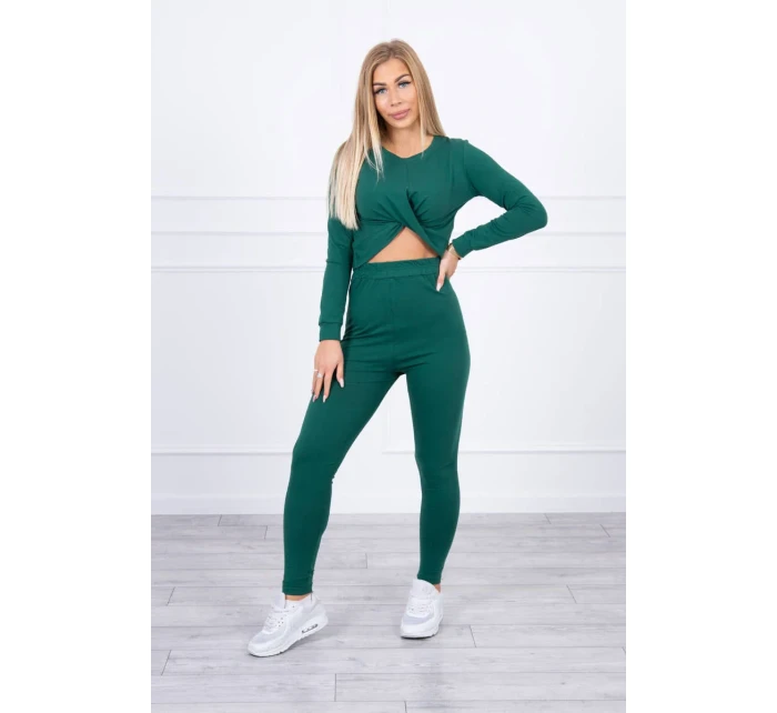 Sada s řasením na halence zelené barvy