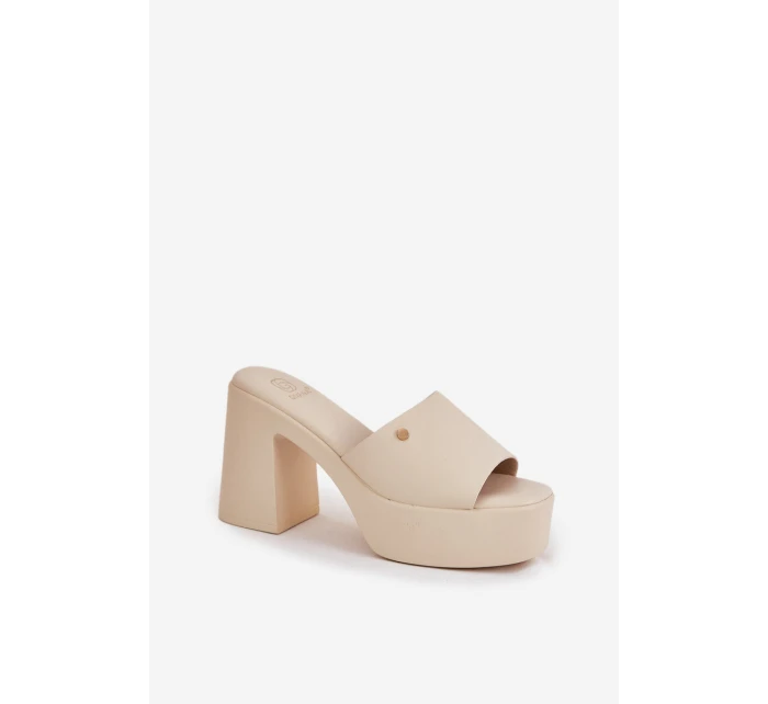 Dámské sandály z eko kůže na podpatku a platformě světle béžové Tamirella Dámské sandály z eko kůže na podpatku a platformě světle béžové Tamirella