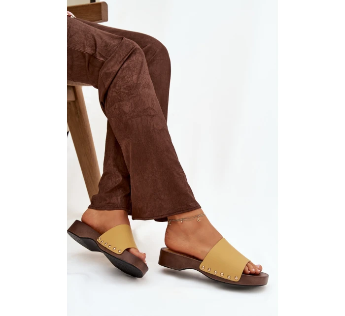 Dámské pantofle s žluté model 21918796 - Boto