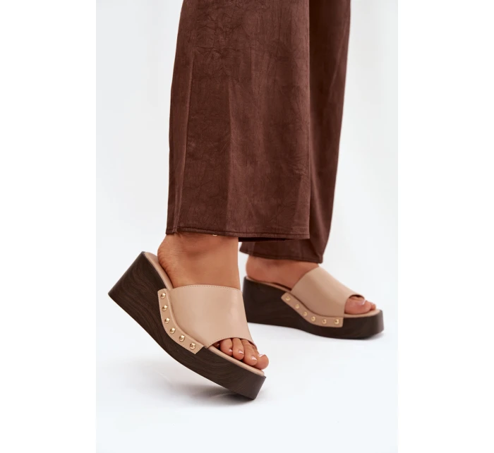 Dámské nazouváky na platformě se zlatými cvoky Béžové Arionne