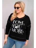Dámská blůza Plus Size s nápisem Love You More model 21886577 černá - K-Fashion