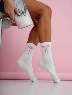 Dámské ponožky bílé s pruhy a růžovou mašlí