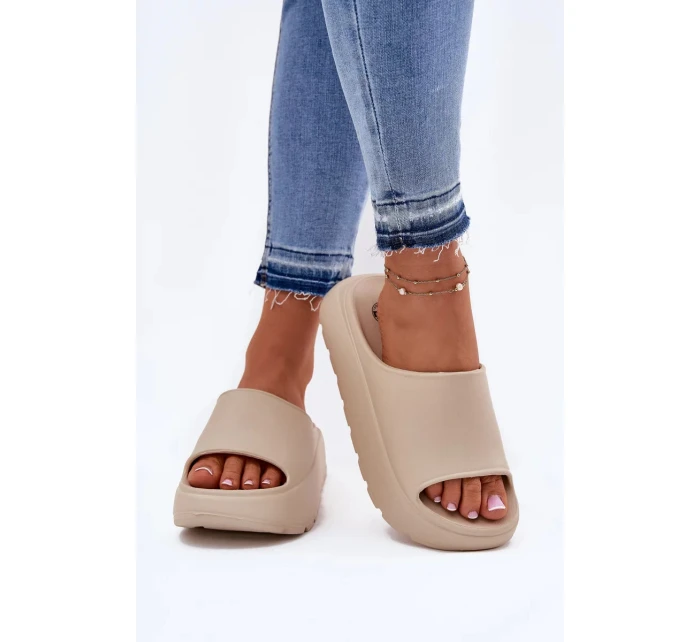 Dámské pěnové pantofle na platformě – béžové