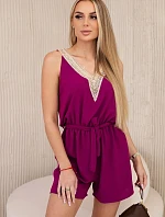 Krátká kombinéza s ozdobnou krajkou švestka