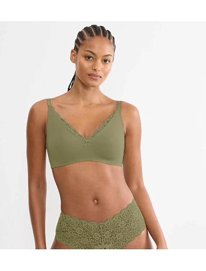 AMOURETTE – Minimizer: elegantní zmenšení o jeden košíček Triumph AMOURETTE – Minimizer: elegantní zmenšení o jeden košíček Triumph
