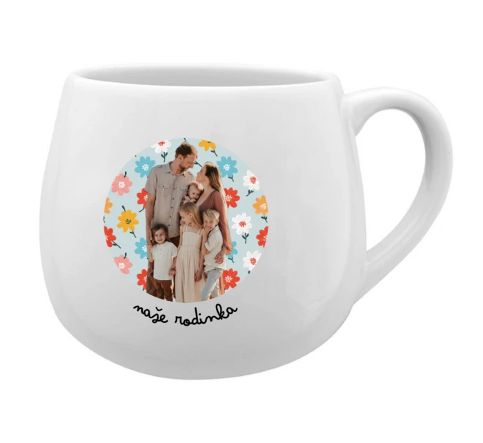 Personalizovaný keramický hrníček s výřezem fotky na podkladu