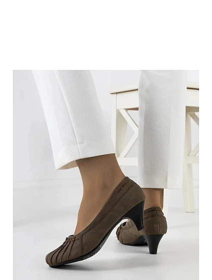 Lodičky na podpatku model 22102056 khaki Solea - SWEET SHOES