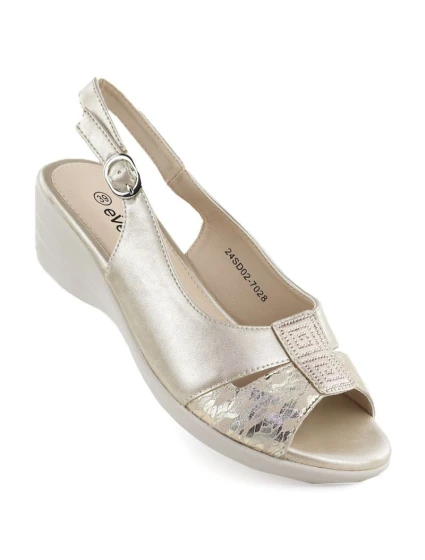 Dámské sandály na platformě zlaté eVento model 21906718 Dámské sandály na platformě zlaté eVento model 21906718