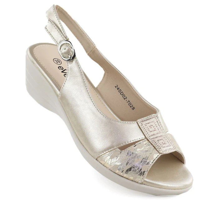 Dámské sandály na platformě zlaté eVento model 21906718 Dámské sandály na platformě zlaté eVento model 21906718