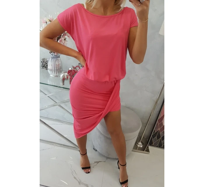 Asymetrické fuchsiové šaty Asymetrické fuchsiové šaty