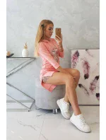 Šaty s delšími zády a barevným meruňkovým potiskem Šaty s delšími zády a barevným meruňkovým potiskem