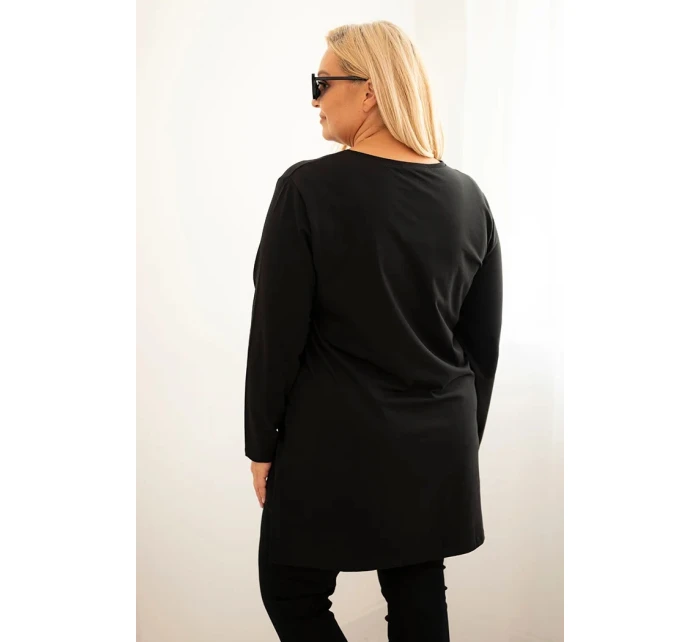 Dámská blůza s delší zadní částí a potiskem černá