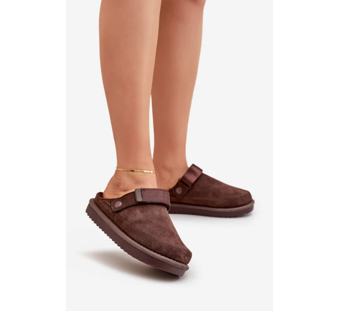 Zateplené dámské pantofle na platformě čokoládové model 21680700 - Boto Zateplené dámské pantofle na platformě čokoládové model 21680700 - Boto