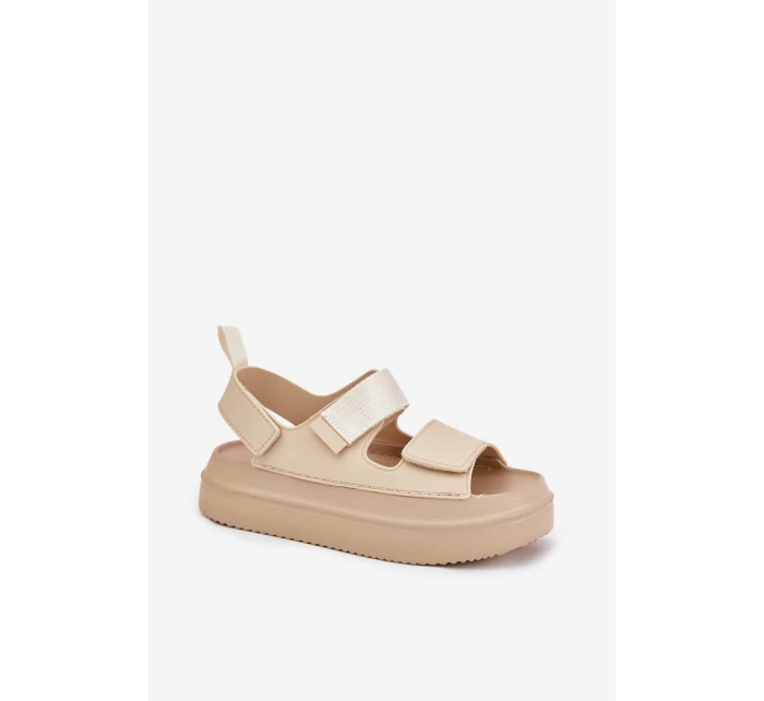 Dámské sandály na platformě se suchým zipem béžové model 21696233 - Boto Dámské sandály na platformě se suchým zipem béžové model 21696233 - Boto