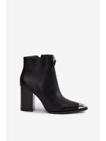 Dámské kotníčkové boty na klínku s ozdobným zipem Černé model 21709047 - Boto Dámské kotníčkové boty na klínku s ozdobným zipem Černé model 21709047 - Boto