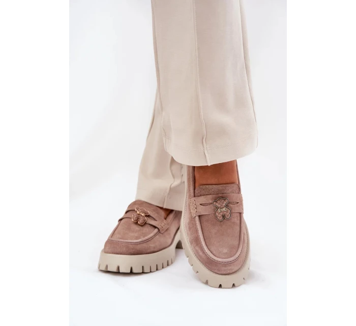 Dámské semišové mokasíny s dekorativní připínkou „Miś“ Vinceza – béžové