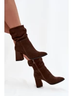 Dámské zateplené kotníkové boty z přírodního semiše se řasením – čokoládové Dámské zateplené kotníkové boty z přírodního semiše se řasením – čokoládové