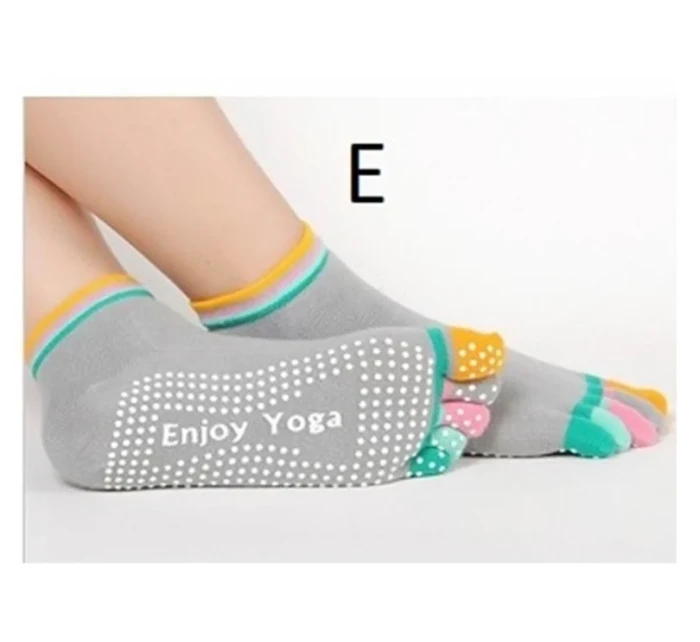 BARVA PONOŽEK NA NOHOU PRO JÓGU