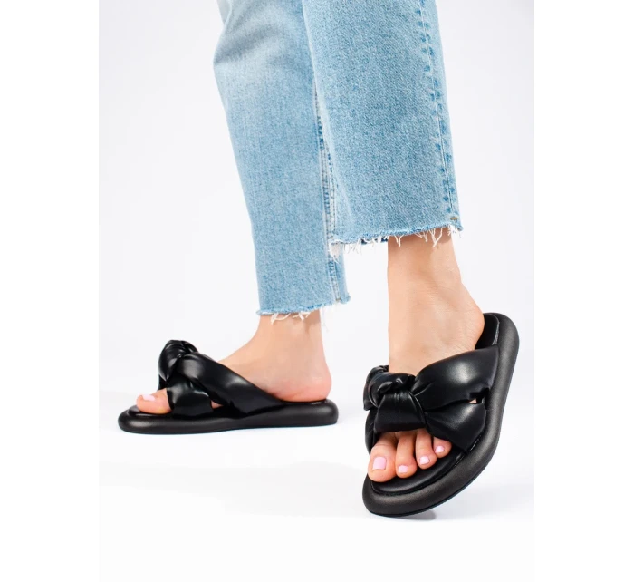 Zajímavé dámské  nazouváky černé bez podpatku