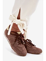 Dámské nízké tenisky s korálky Hnědé model 22095349 - Boto Dámské nízké tenisky s korálky Hnědé model 22095349 - Boto