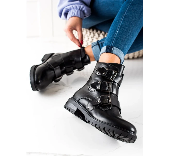 Komfortní dámské černé kotníčkové boty na plochém podpatku Komfortní dámské černé kotníčkové boty na plochém podpatku