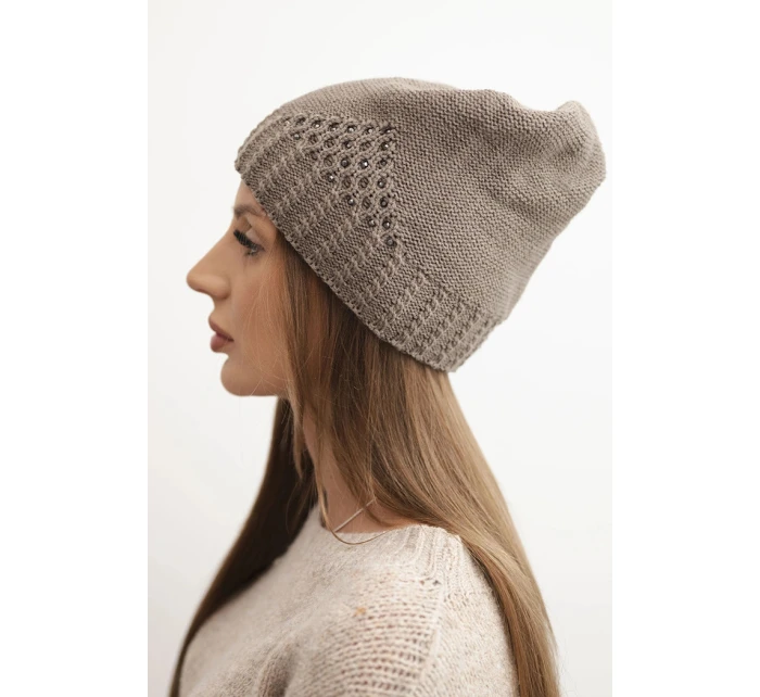 Dámská zimní čepice z vlny s ozdobným pletením a kamínky K449 mocca