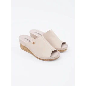 Zajímavé dámské  nazouváky hnědé na klínku