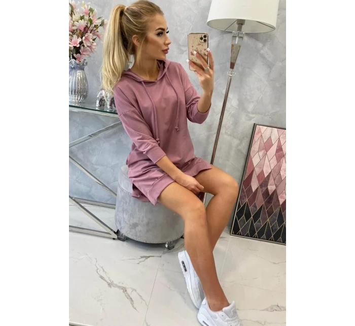 Šaty s kapucí a delšími zády tmavě růžové