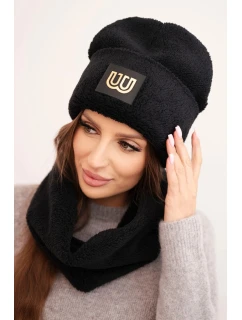 Dámská model 21495011 souprava čepice a šála s ozdobnou nášivkou černý - K-Fashion
