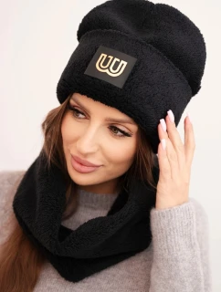 Dámská model 21495011 souprava čepice a šála s ozdobnou nášivkou černý - K-Fashion