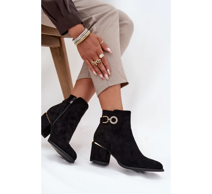 Zateplené dámské kotníkové boty se zlatými detaily na podpatku černé Dorisse
