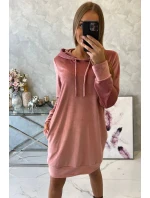 Velurové šaty s kapucí tmavě růžové