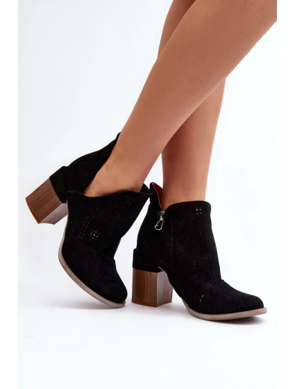 Dámské černé kozačky s výšivkou na podpatku model 21647675 - Boto Dámské černé kozačky s výšivkou na podpatku model 21647675 - Boto