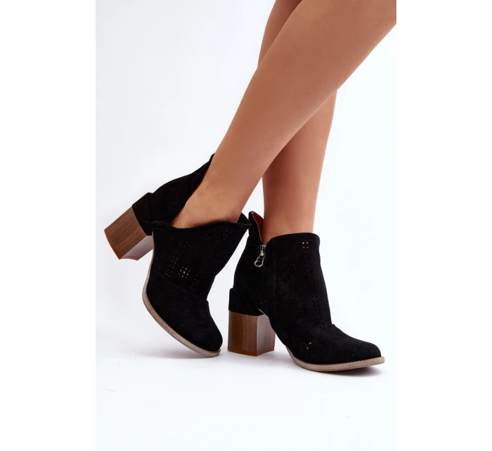 Dámské černé kozačky s výšivkou na podpatku model 21647675 - Boto Dámské černé kozačky s výšivkou na podpatku model 21647675 - Boto