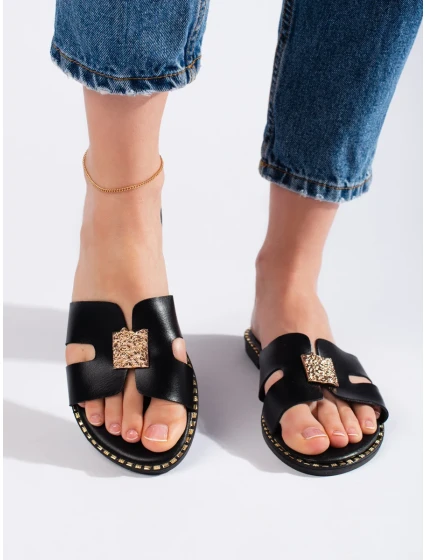 Stylové černé dámské nazouváky na klínku Stylové černé dámské nazouváky na klínku