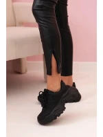 Dámské kalhoty z eko kůže s vázáním a rozparkem na nohavici černé Dámské kalhoty z eko kůže s vázáním a rozparkem na nohavici černé