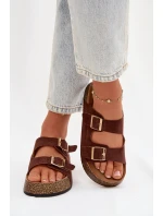 Dámské pantofle na korkové platformě se zlatými sponami model 21919300 - EVENTO