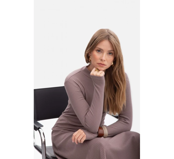 Žebrované midi šaty s asymetrickým pasem model 21379840 - BeWear Žebrované midi šaty s asymetrickým pasem model 21379840 - BeWear