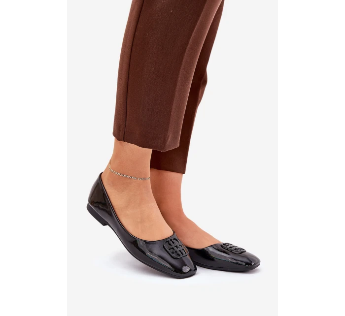 Lakované Elegantní Dámské Baletky S Ozdobným Detalem Černé model 21690619 - VINCEZA