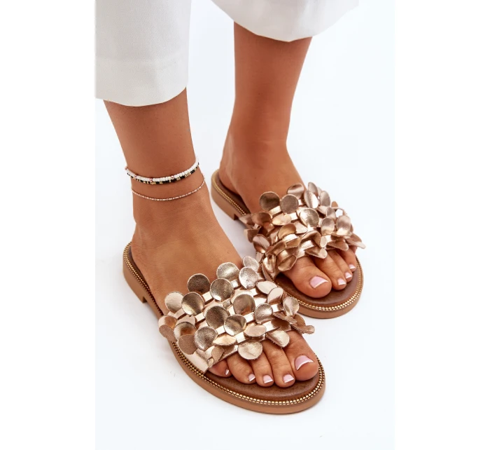 model 21650258 Dámské Kožené Žabky Na Ploché Podrážce Zlaté - Zazoo