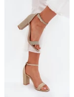 Lesklé Dámské Sandály Na Podpatku Zlaté model 21703987 - Boto Lesklé Dámské Sandály Na Podpatku Zlaté model 21703987 - Boto